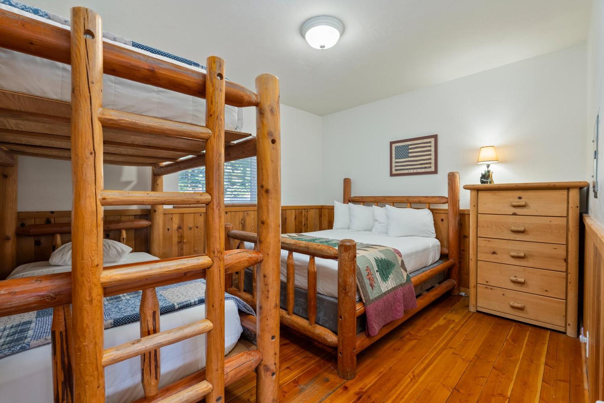 Shelter Cove Resort & Marina Odell Lake Екстериор снимка